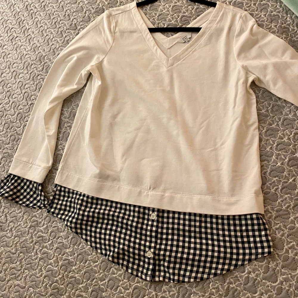 Crown & Ivy shirt Size Small
